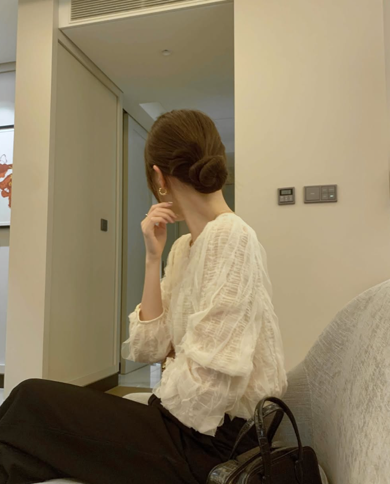 Round-Neck Ruched Lace Blouse