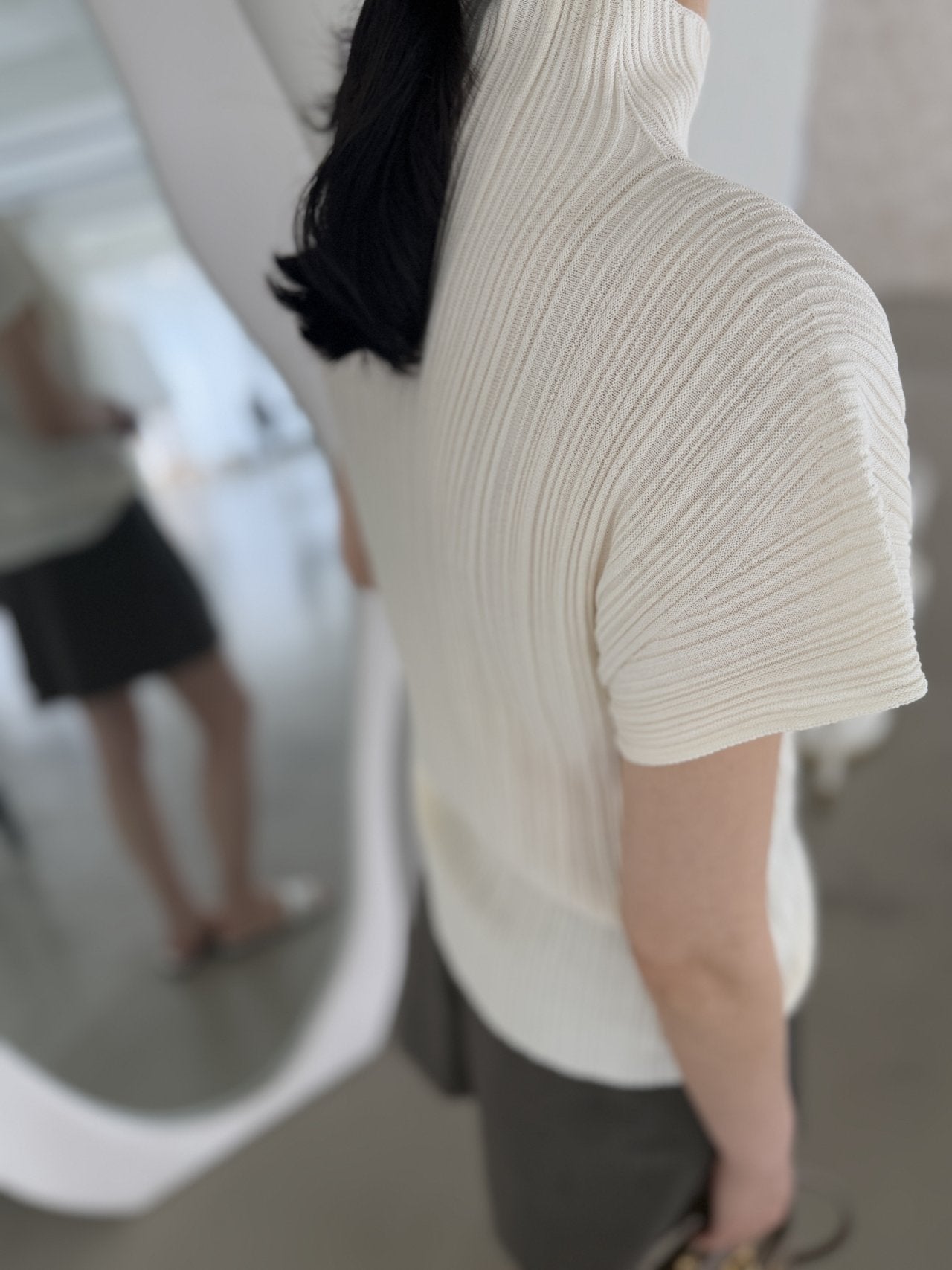 Lino Pleated Seamless Knit (Mock-neck) - Cream Ivory
