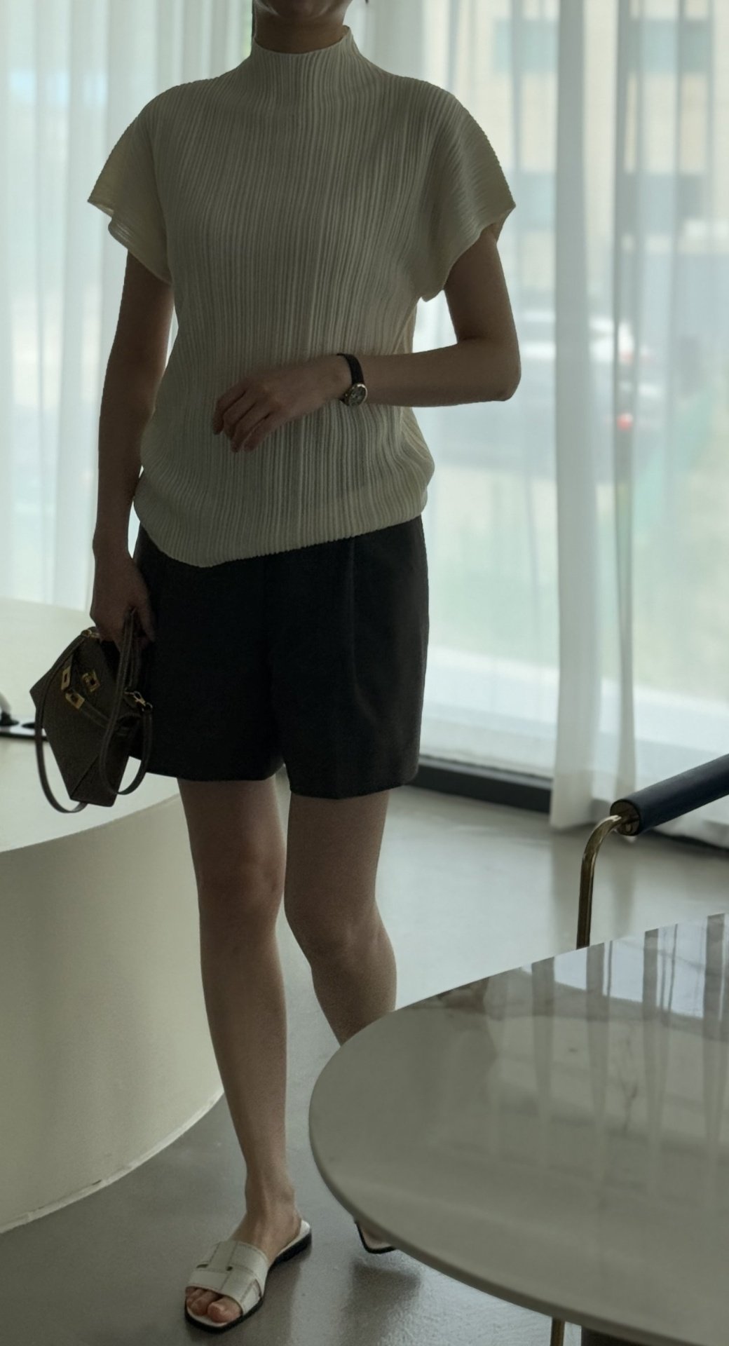 Lino Pleated Seamless Knit (Mock-neck) - Cream Ivory