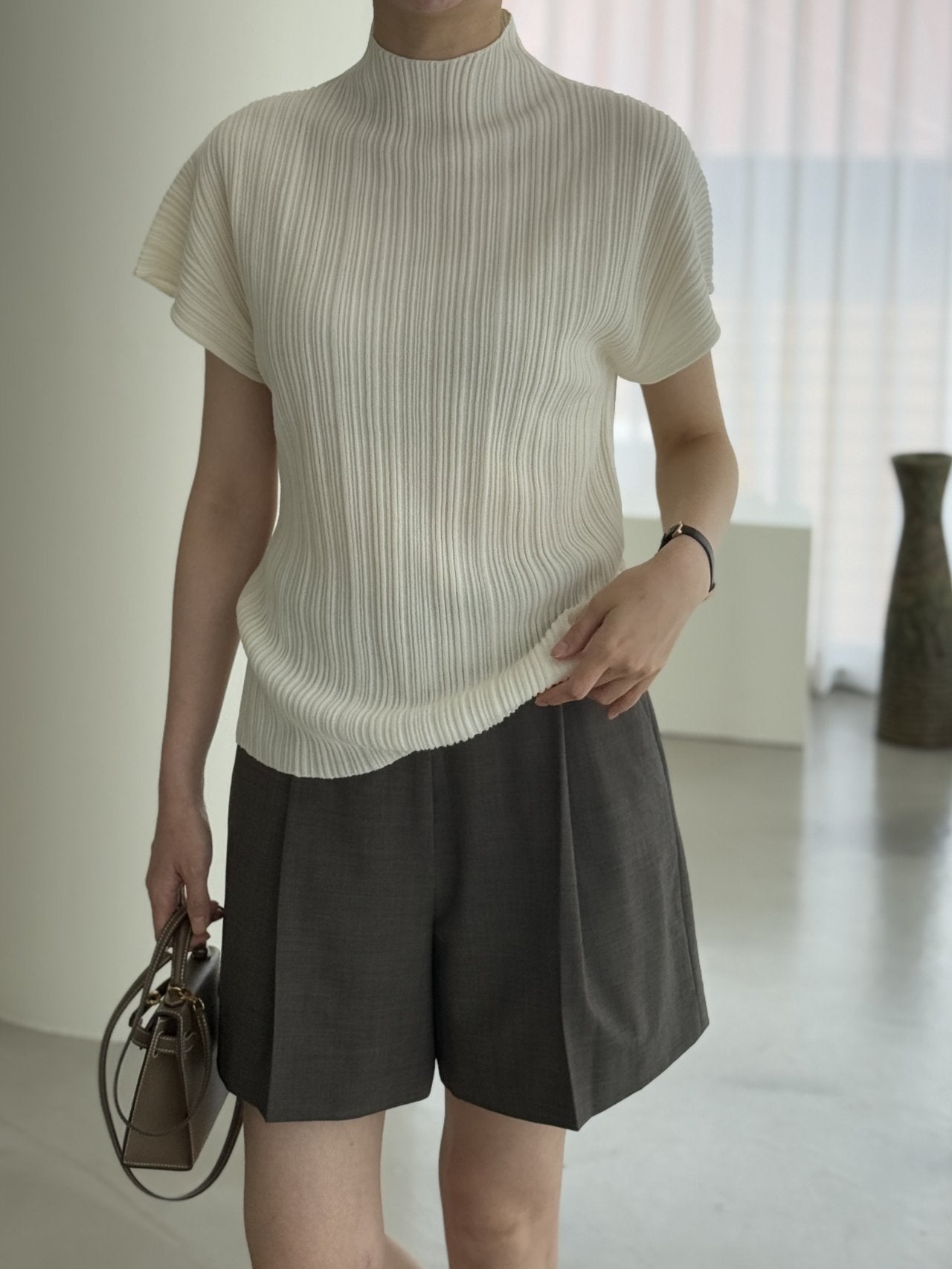 Lino Pleated Seamless Knit (Mock-neck) - Cream Ivory