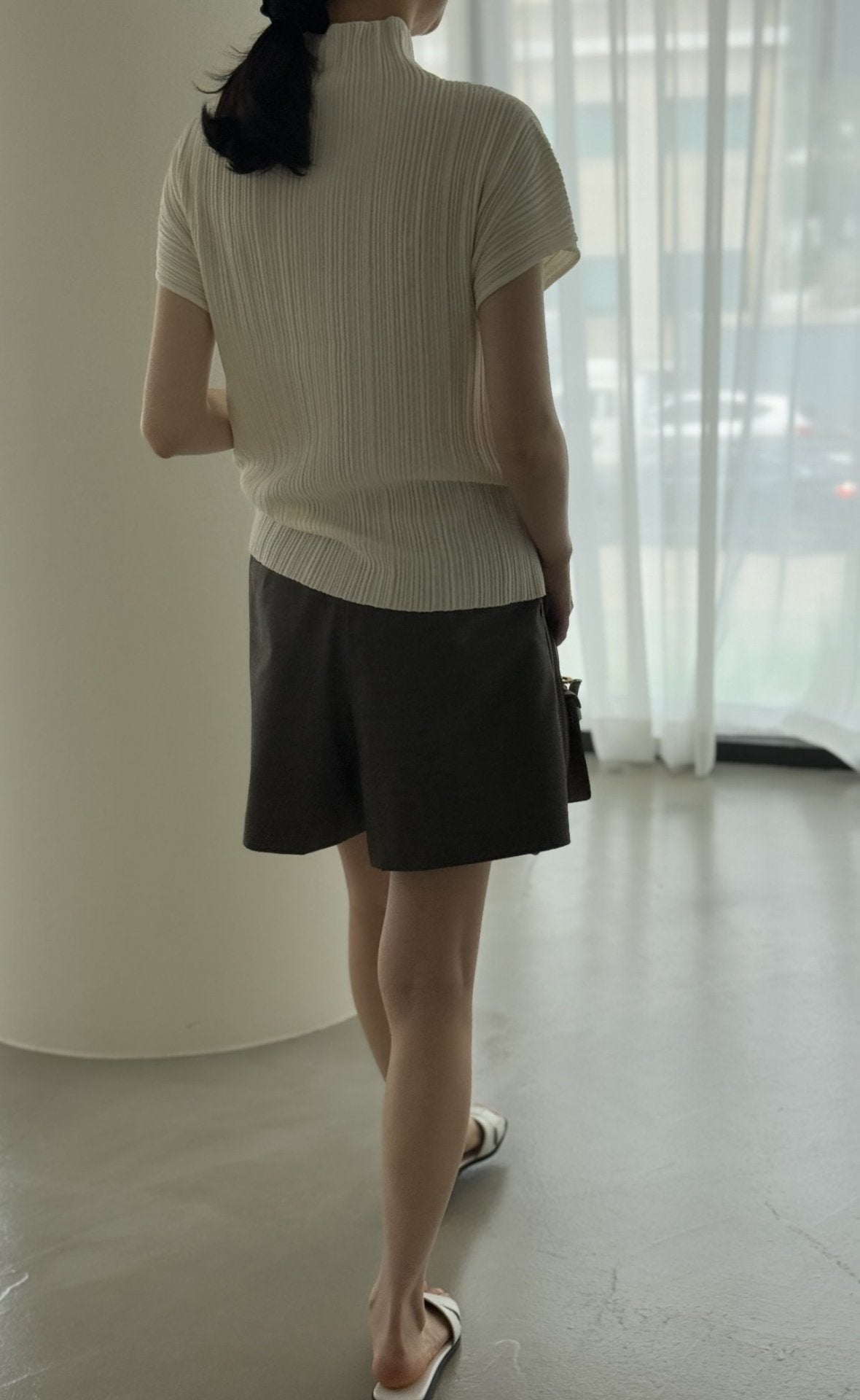 Lino Pleated Seamless Knit (Mock-neck) - Cream Ivory