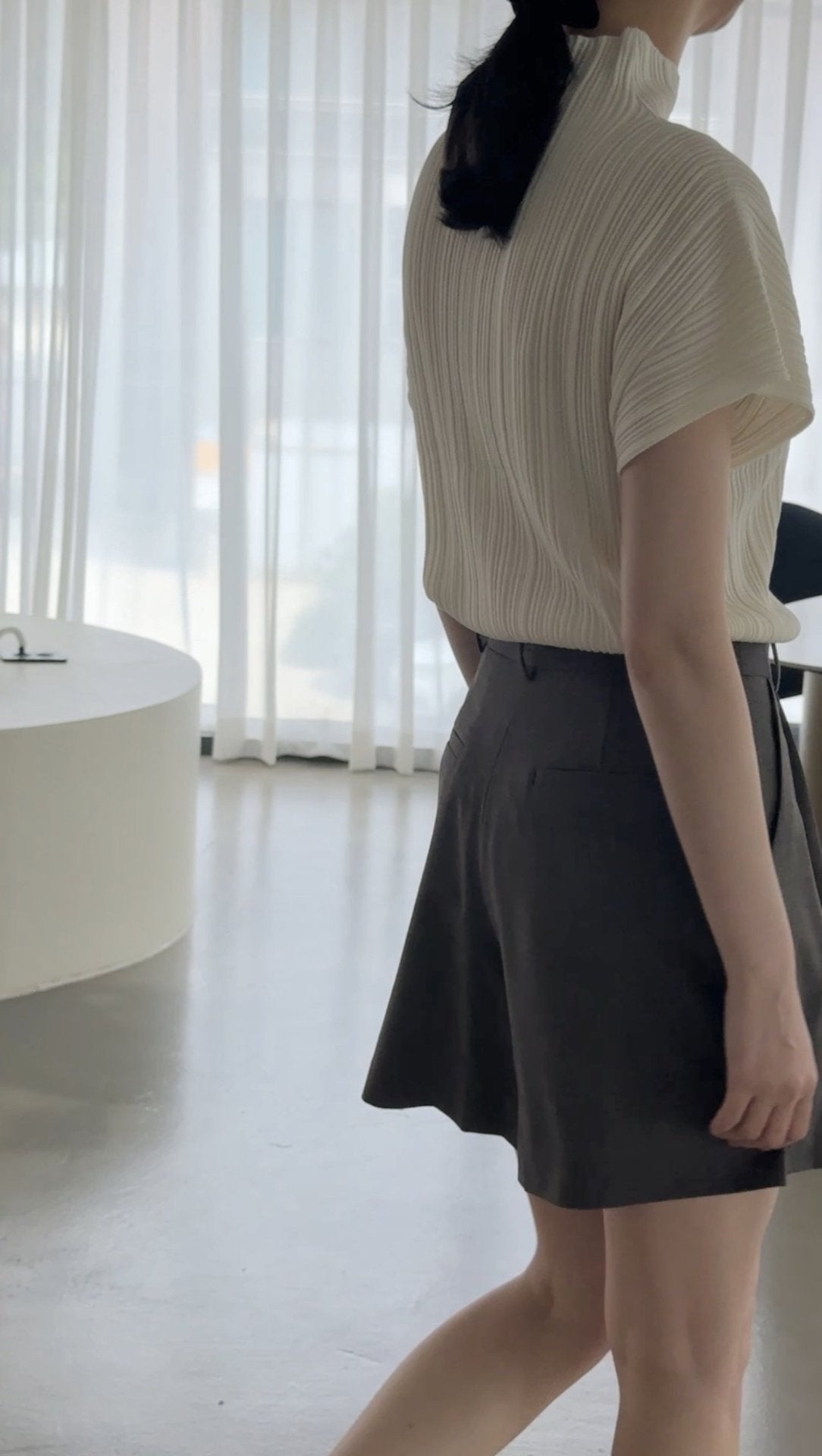 Lino Pleated Seamless Knit (Mock-neck) - Cream Ivory