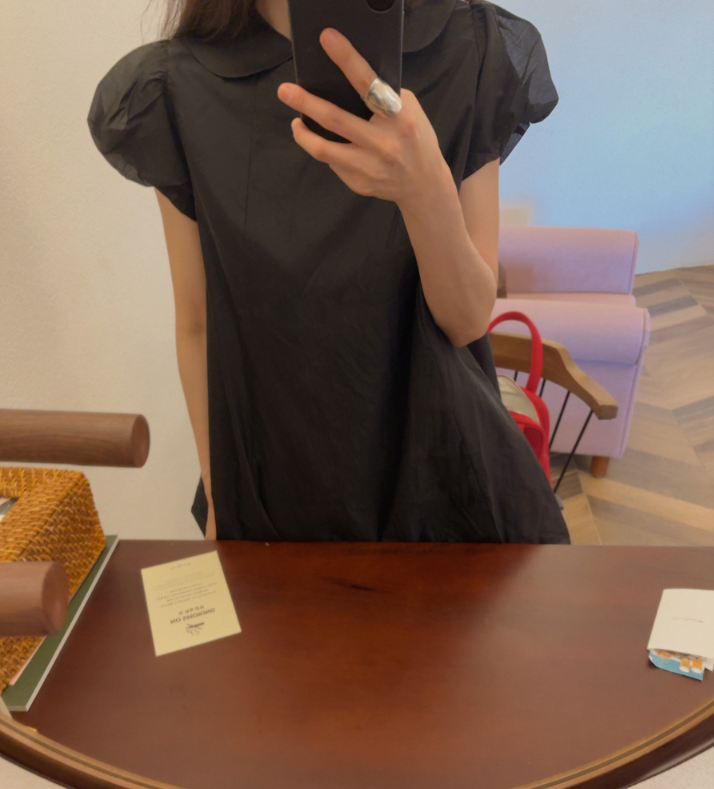 A Subtly Shimmering Balloon Silhouette Dress