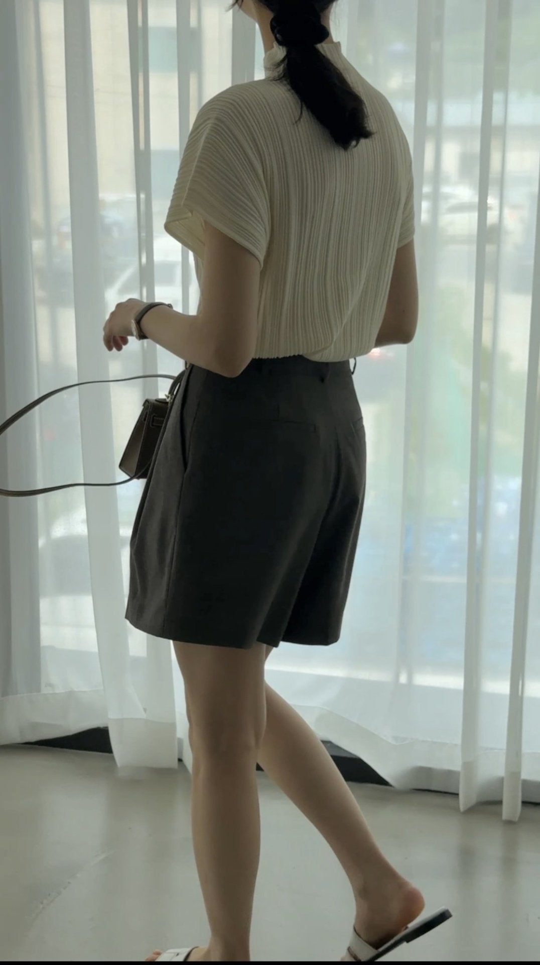 Lino Pleated Seamless Knit (Mock-neck) - Cream Ivory