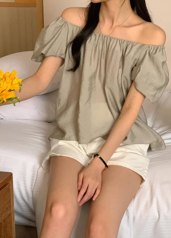 Two-Way Puff-Sleeve Blouse