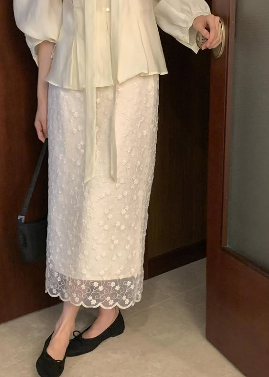 [Best Seller] Sculptural Silk-Lined Lace Skirt