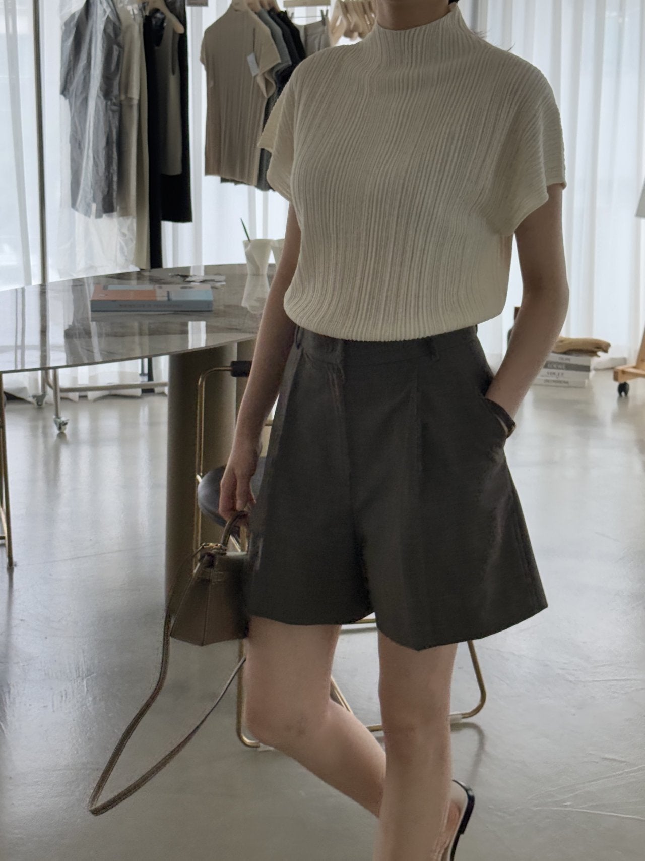 Lino Pleated Seamless Knit (Mock-neck) - Cream Ivory