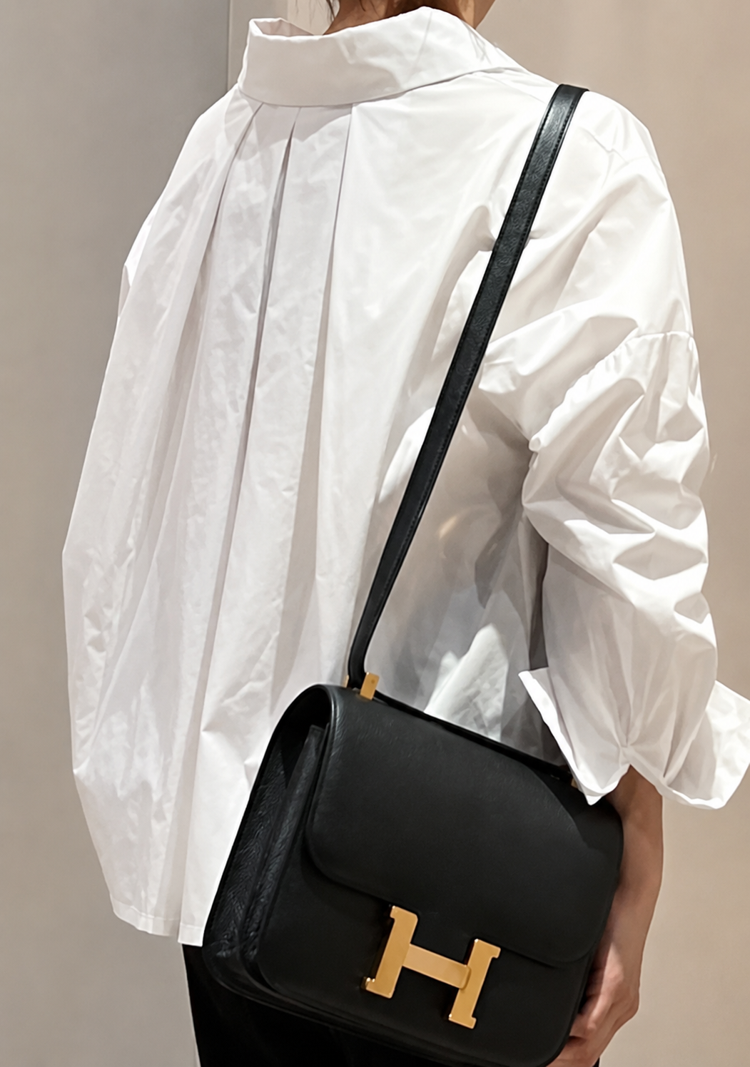 Back-Pleated Timeless Shirt