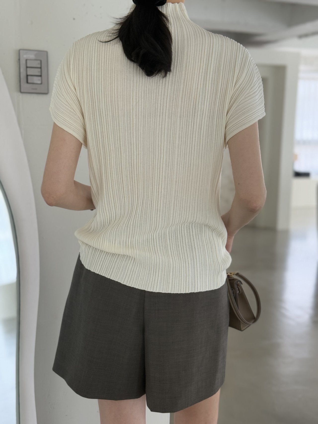Lino Pleated Seamless Knit (Mock-neck) - Cream Ivory