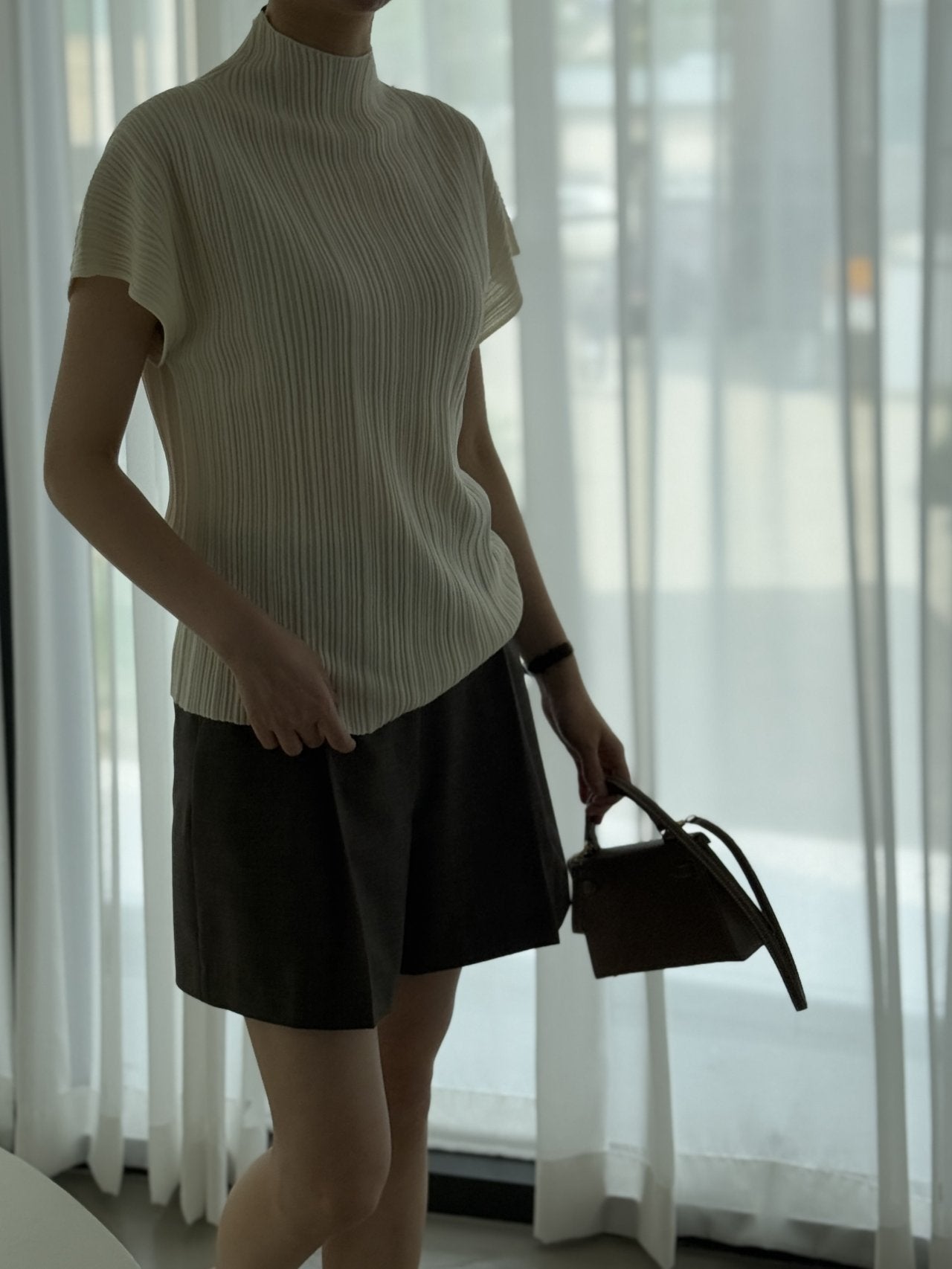 Lino Pleated Seamless Knit (Mock-neck) - Cream Ivory