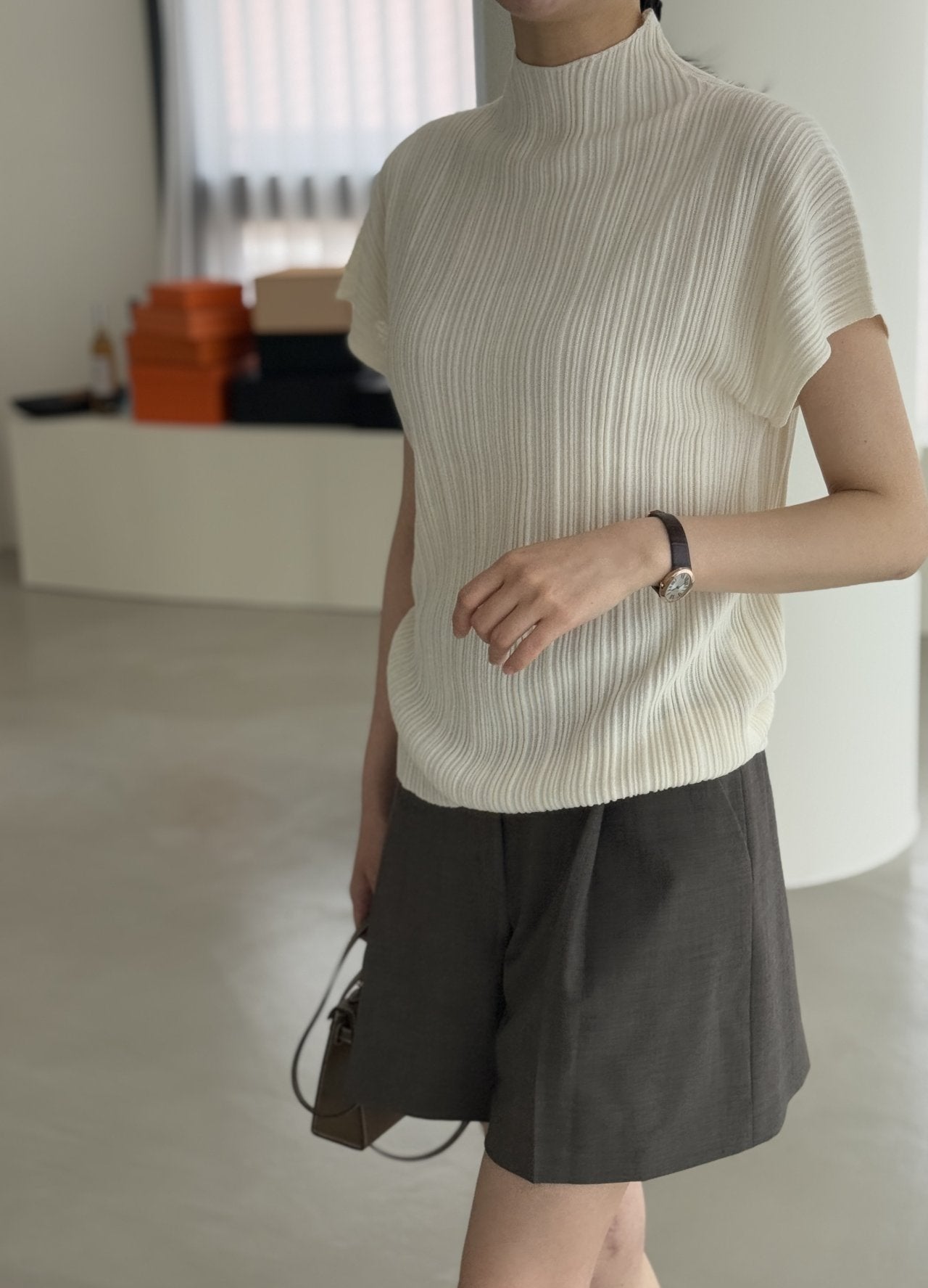 Lino Pleated Seamless Knit (Mock-neck) - Cream Ivory