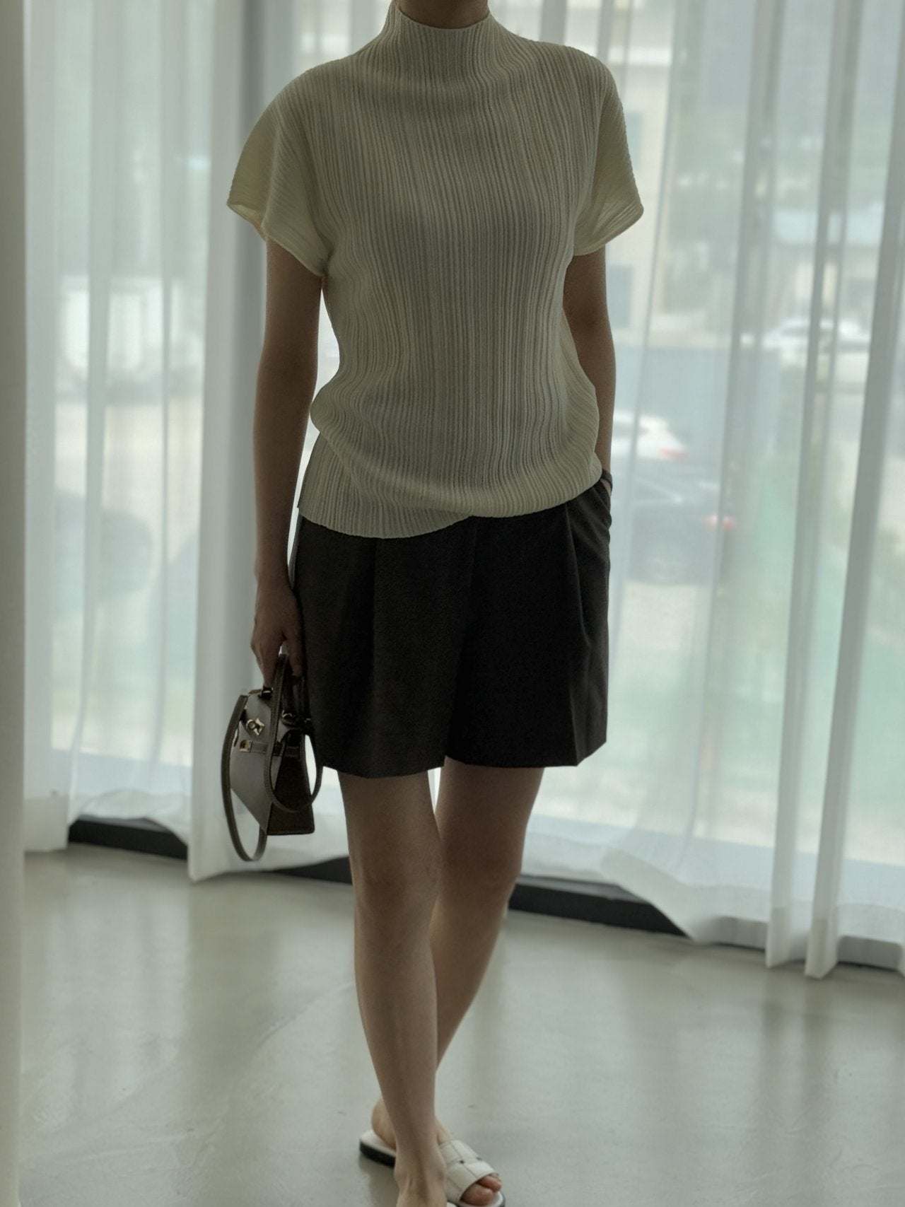 Lino Pleated Seamless Knit (Mock-neck) - Cream Ivory