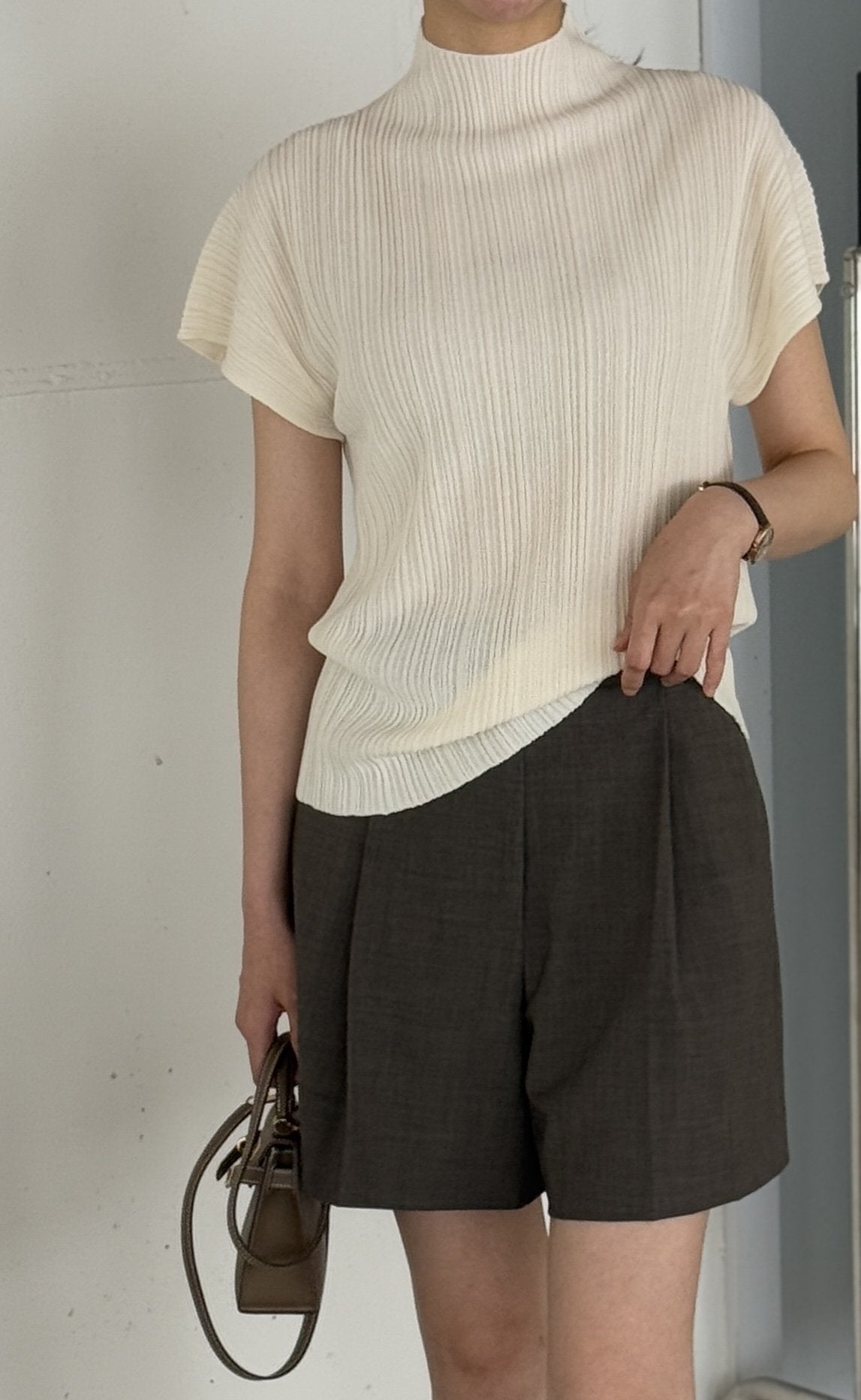 Lino Pleated Seamless Knit (Mock-neck) - Cream Ivory