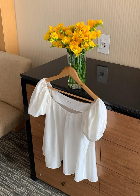 Two-Way Puff-Sleeve Blouse