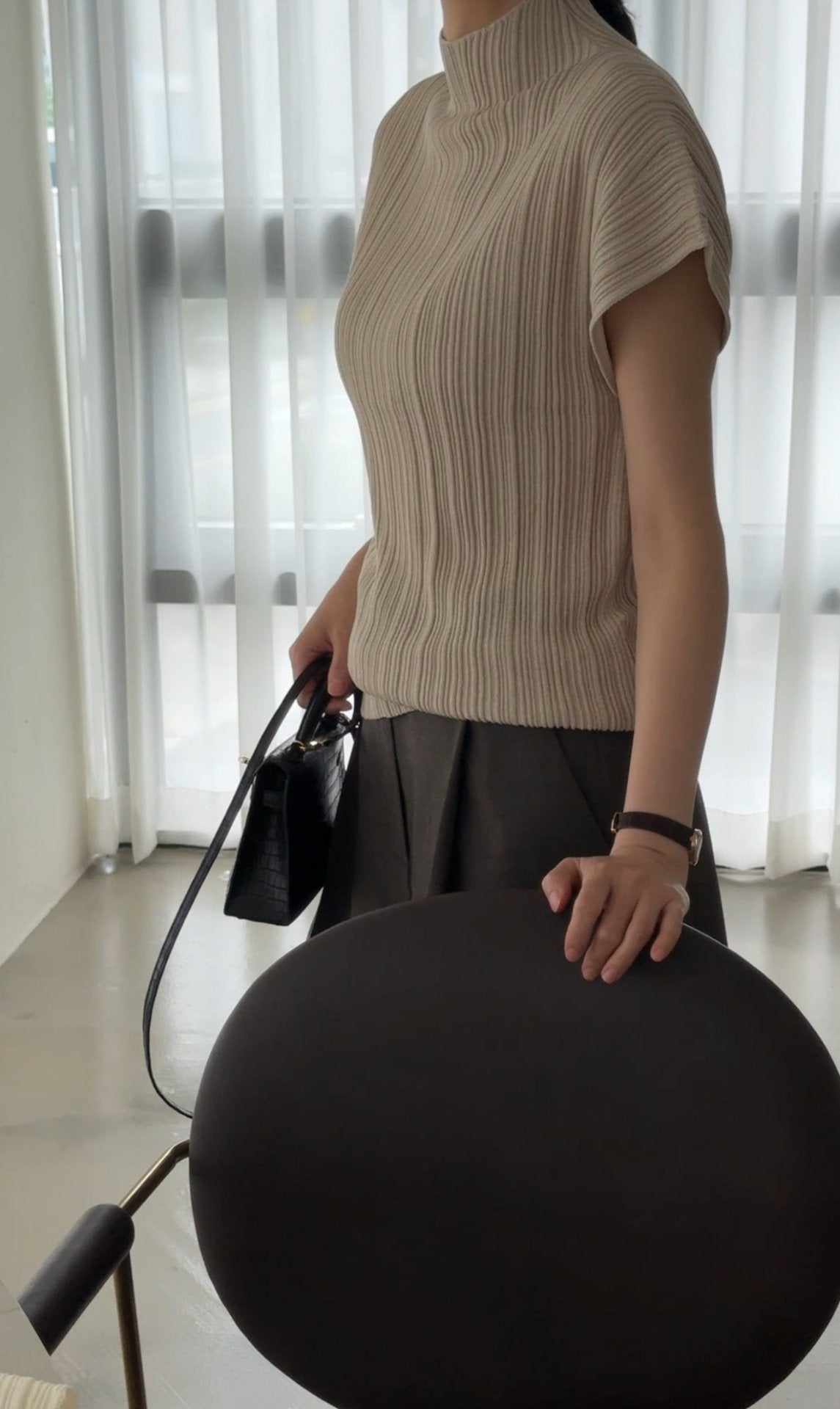 Lino Pleated Seamless Knit (Mock-neck)- Linen Beige