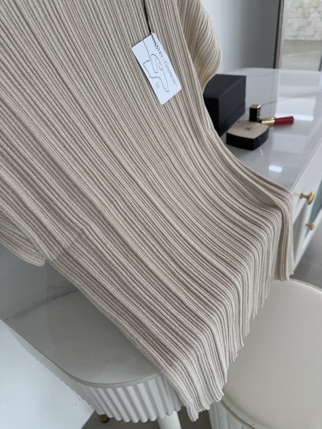 Lino Pleated Seamless Knit (Mock-neck)- Linen Beige