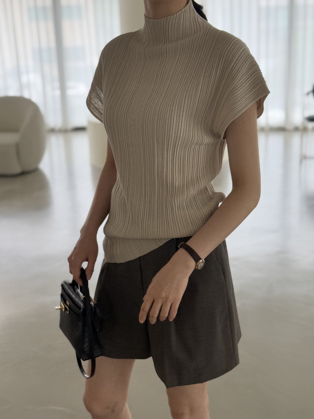 Lino Pleated Seamless Knit (Mock-neck)- Linen Beige
