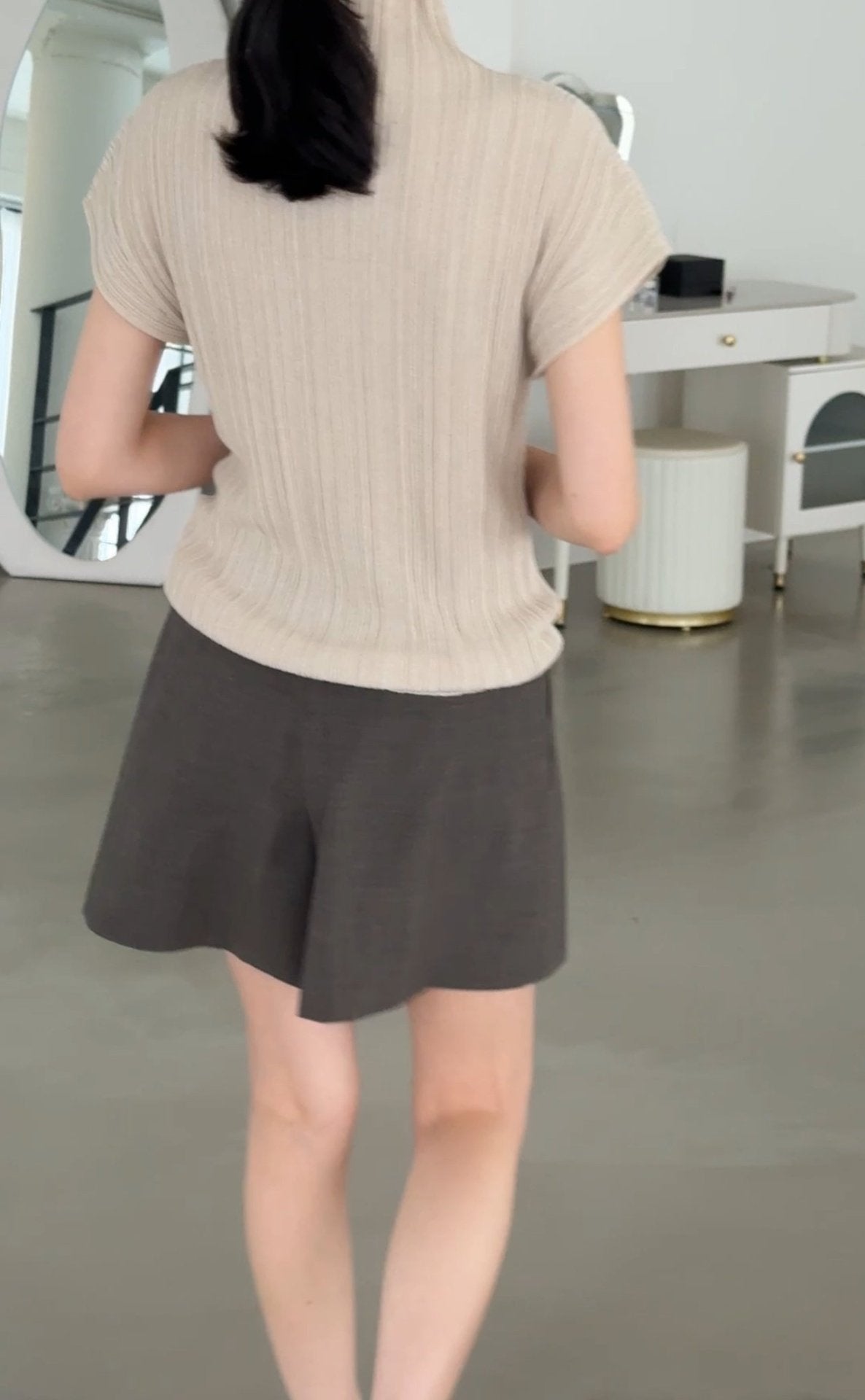 Lino Pleated Seamless Knit (Mock-neck)- Linen Beige