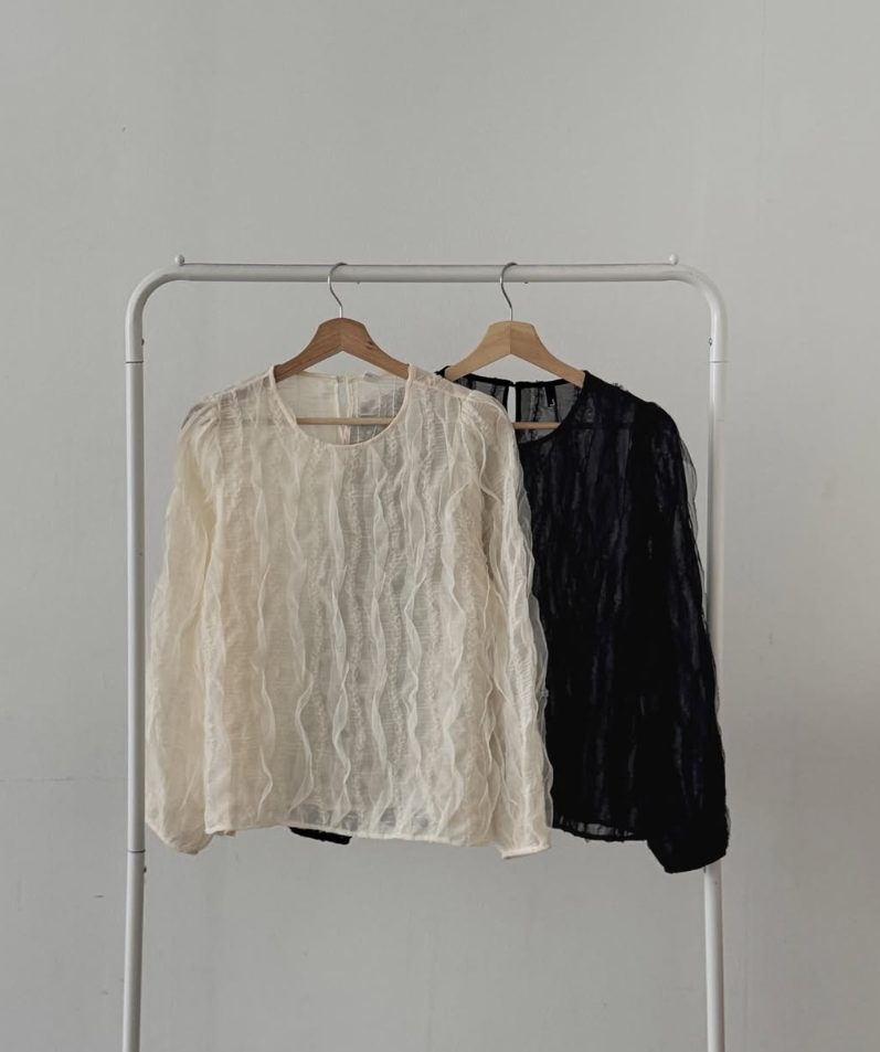 Round-Neck Ruched Lace Blouse