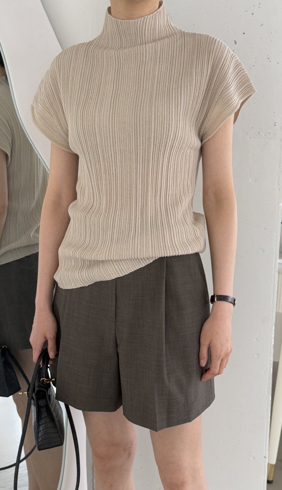 Lino Pleated Seamless Knit (Mock-neck)- Linen Beige