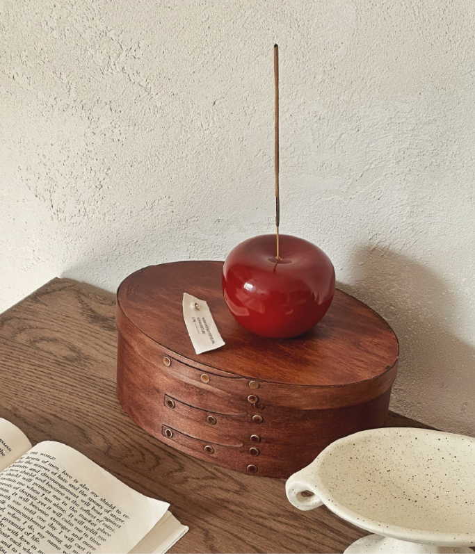 [Carefully handcrafted in Korea] A Delightful Apple Shaped Incense Holder