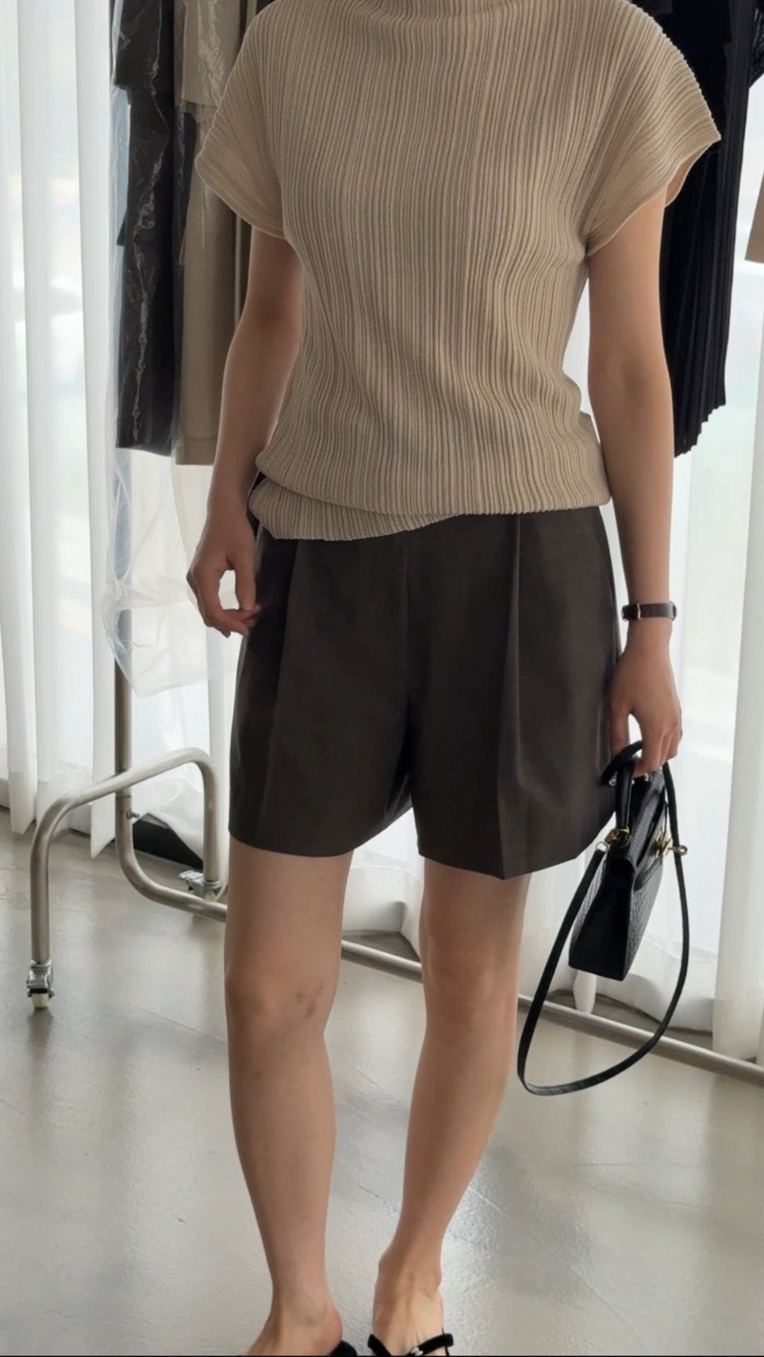 Lino Pleated Seamless Knit (Mock-neck)- Linen Beige