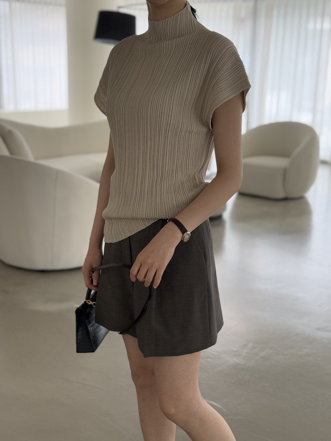 Lino Pleated Seamless Knit (Mock-neck)- Linen Beige