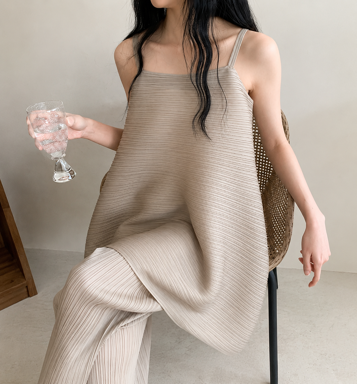 Pleats Flow Slip