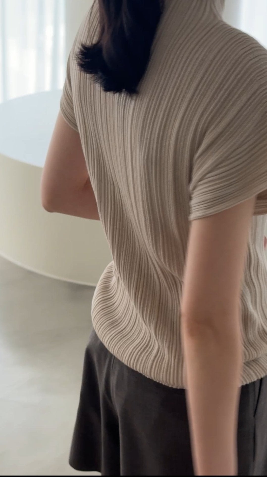 Lino Pleated Seamless Knit (Mock-neck)- Linen Beige