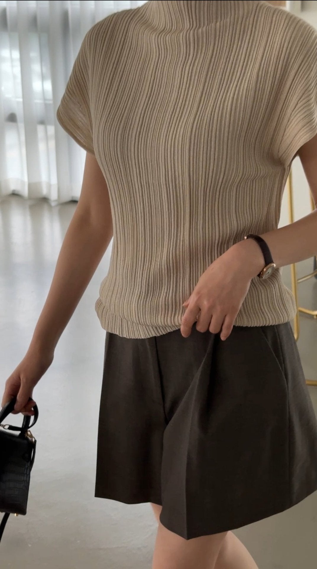 Lino Pleated Seamless Knit (Mock-neck)- Linen Beige