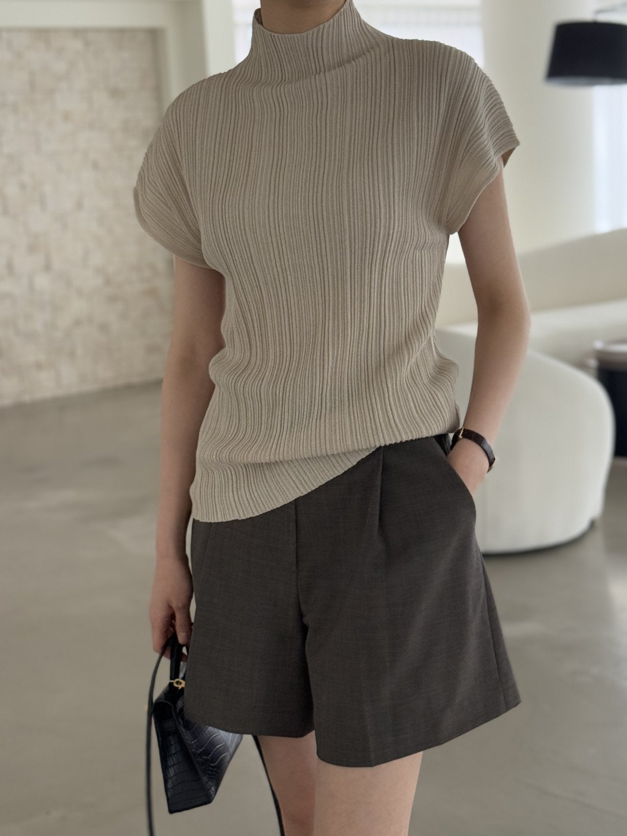Lino Pleated Seamless Knit (Mock-neck)- Linen Beige