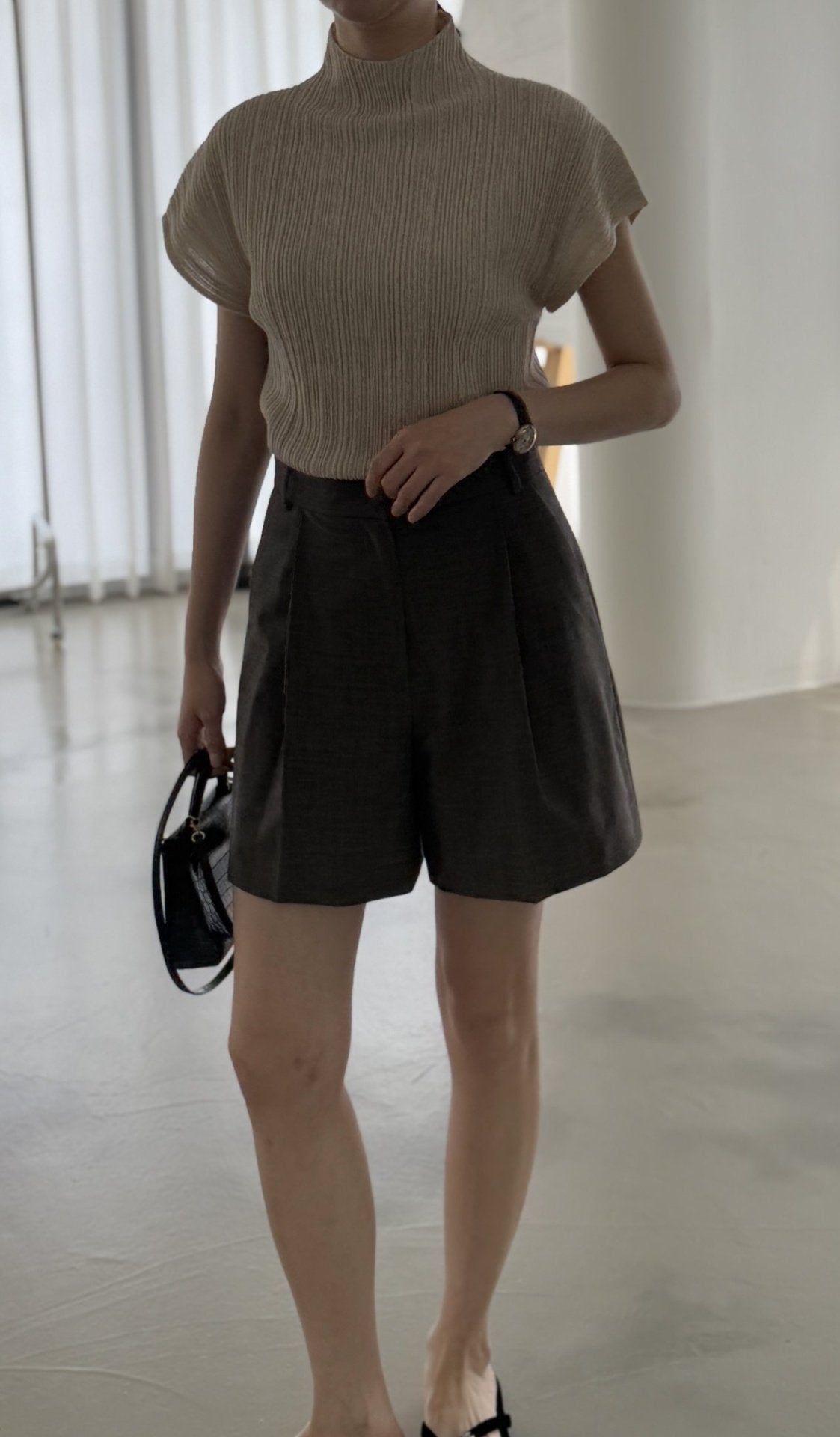 Lino Pleated Seamless Knit (Mock-neck)- Linen Beige