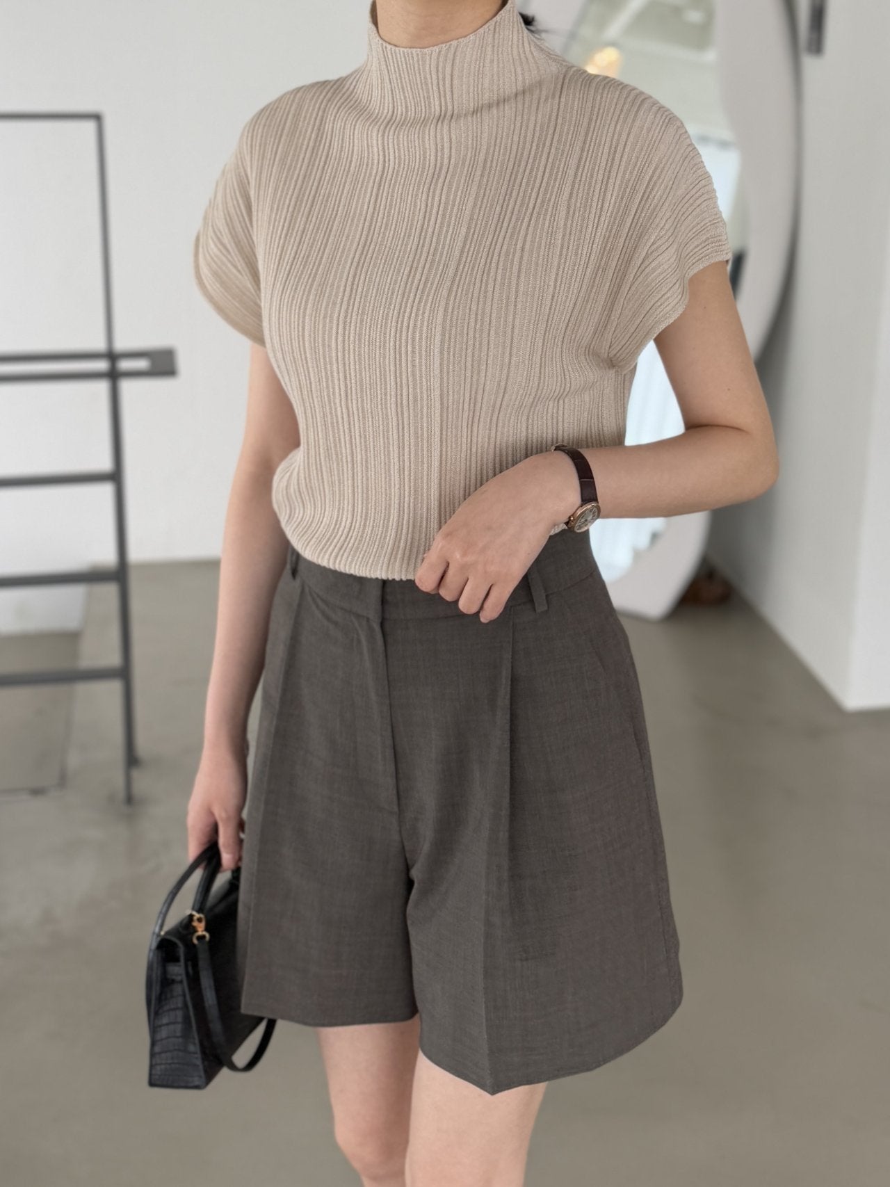 Lino Pleated Seamless Knit (Mock-neck)- Linen Beige