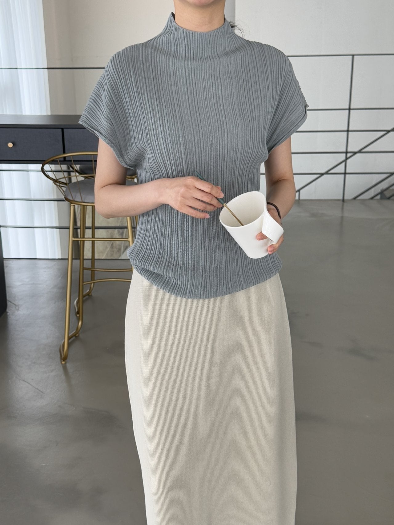 Lino Pleated Seamless Knit (Mock-neck) - Blue Grey