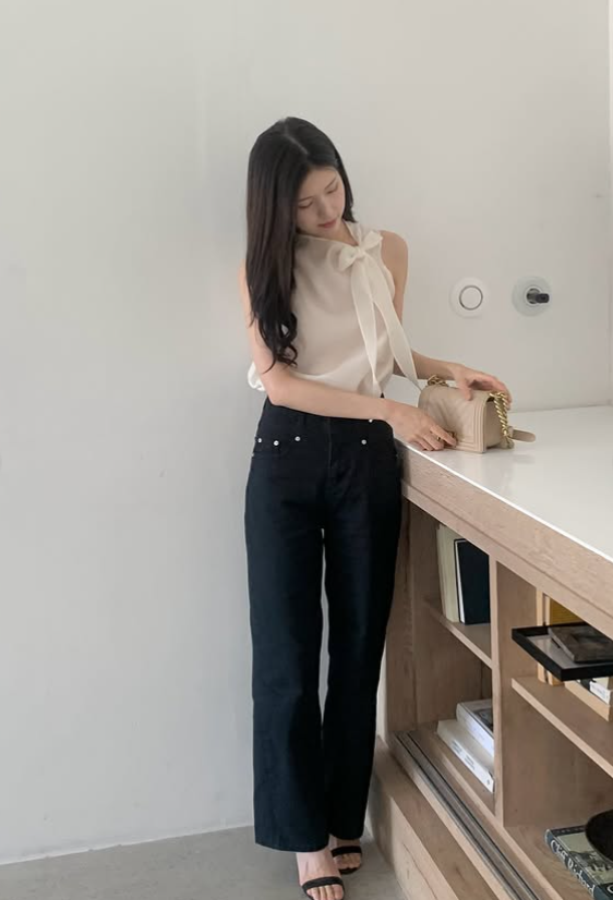 Tie Neck Sleeveless Blouse – Soft Feminine Silhouette