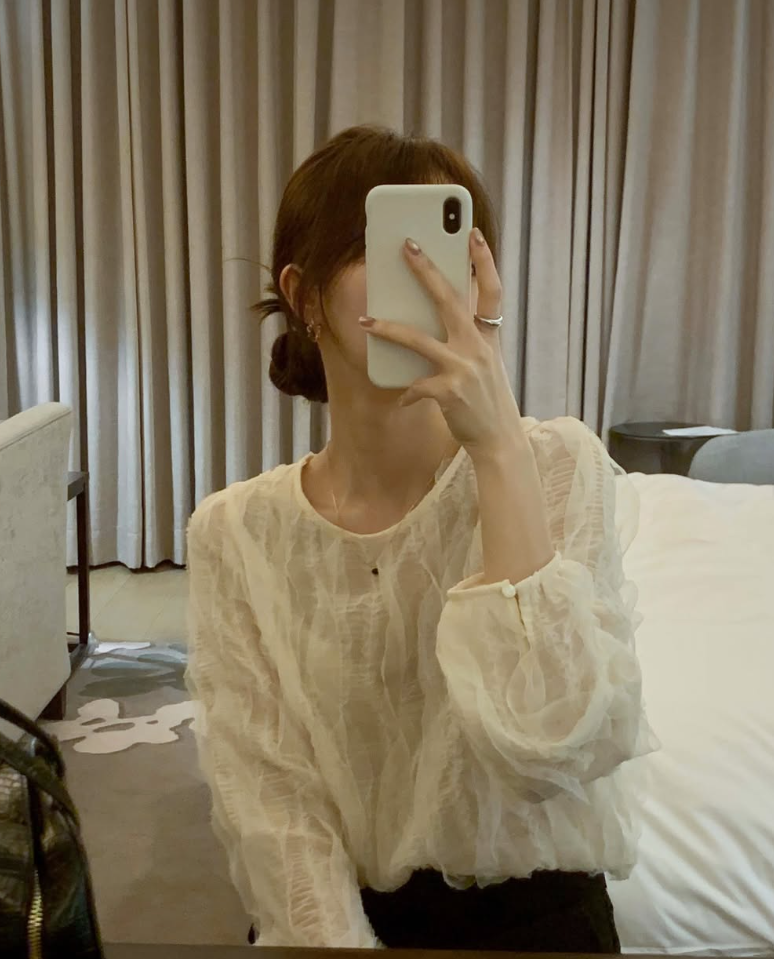 Round-Neck Ruched Lace Blouse