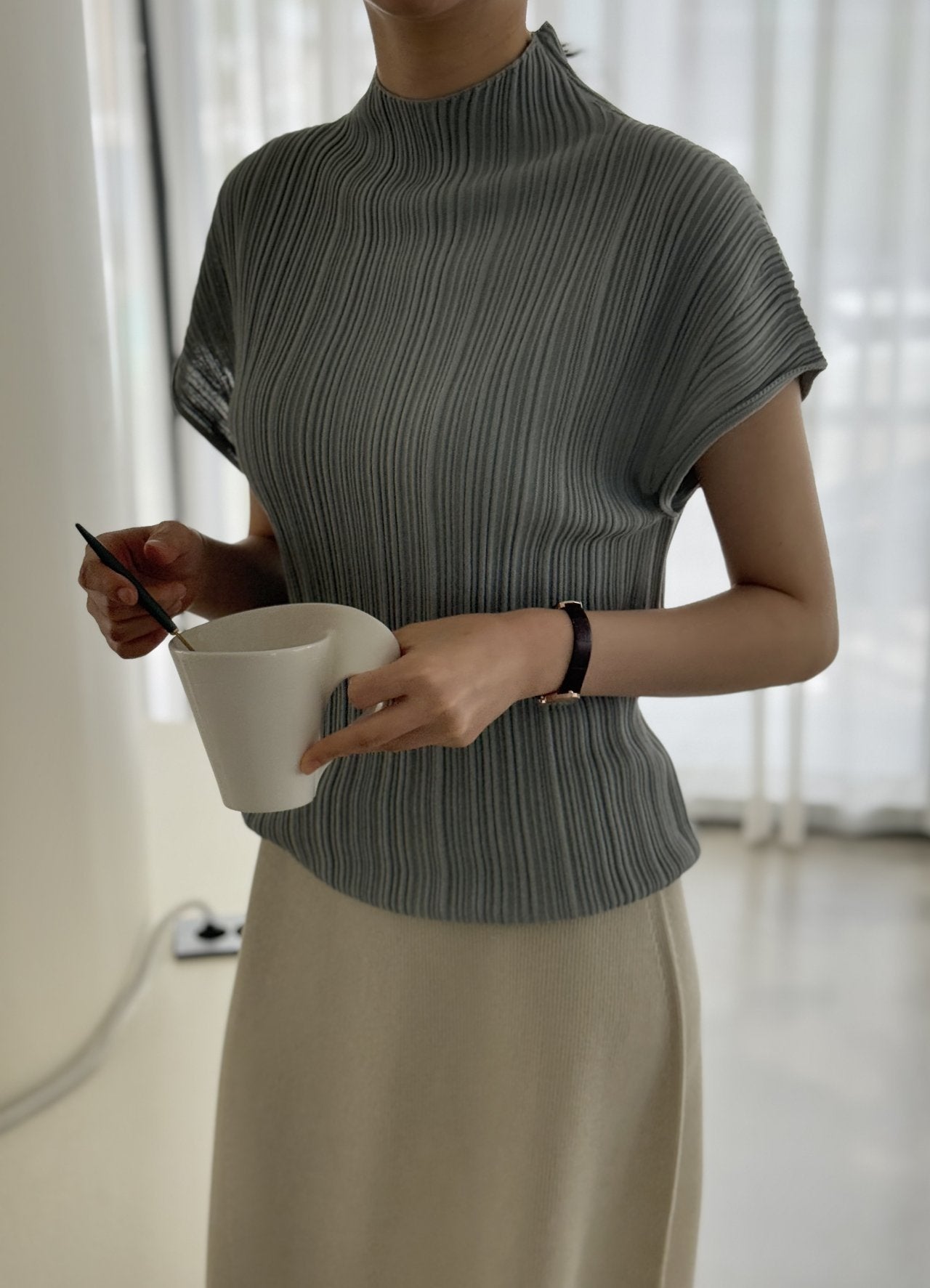 Lino Pleated Seamless Knit (Mock-neck) - Blue Grey