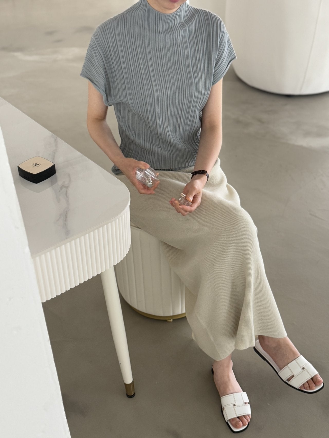 Lino Pleated Seamless Knit (Mock-neck) - Blue Grey