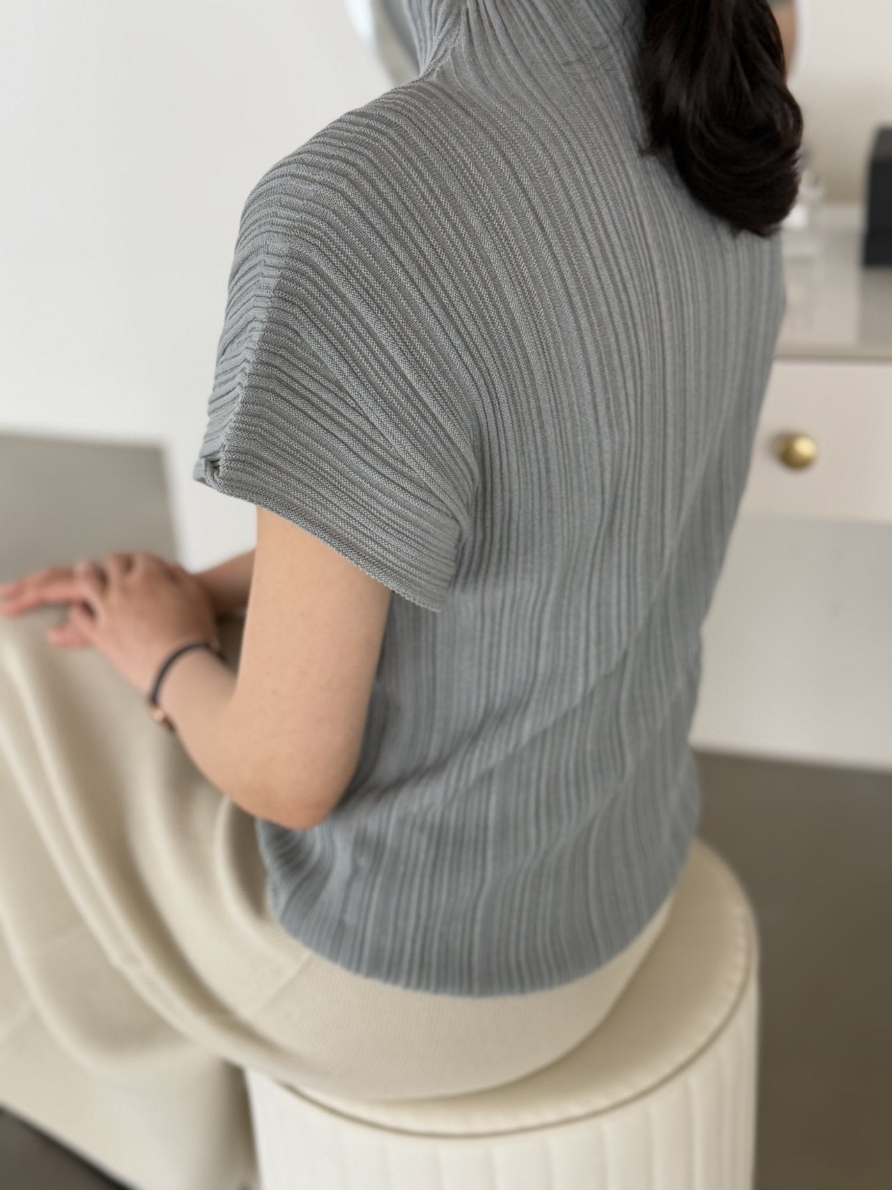 Lino Pleated Seamless Knit (Mock-neck) - Blue Grey