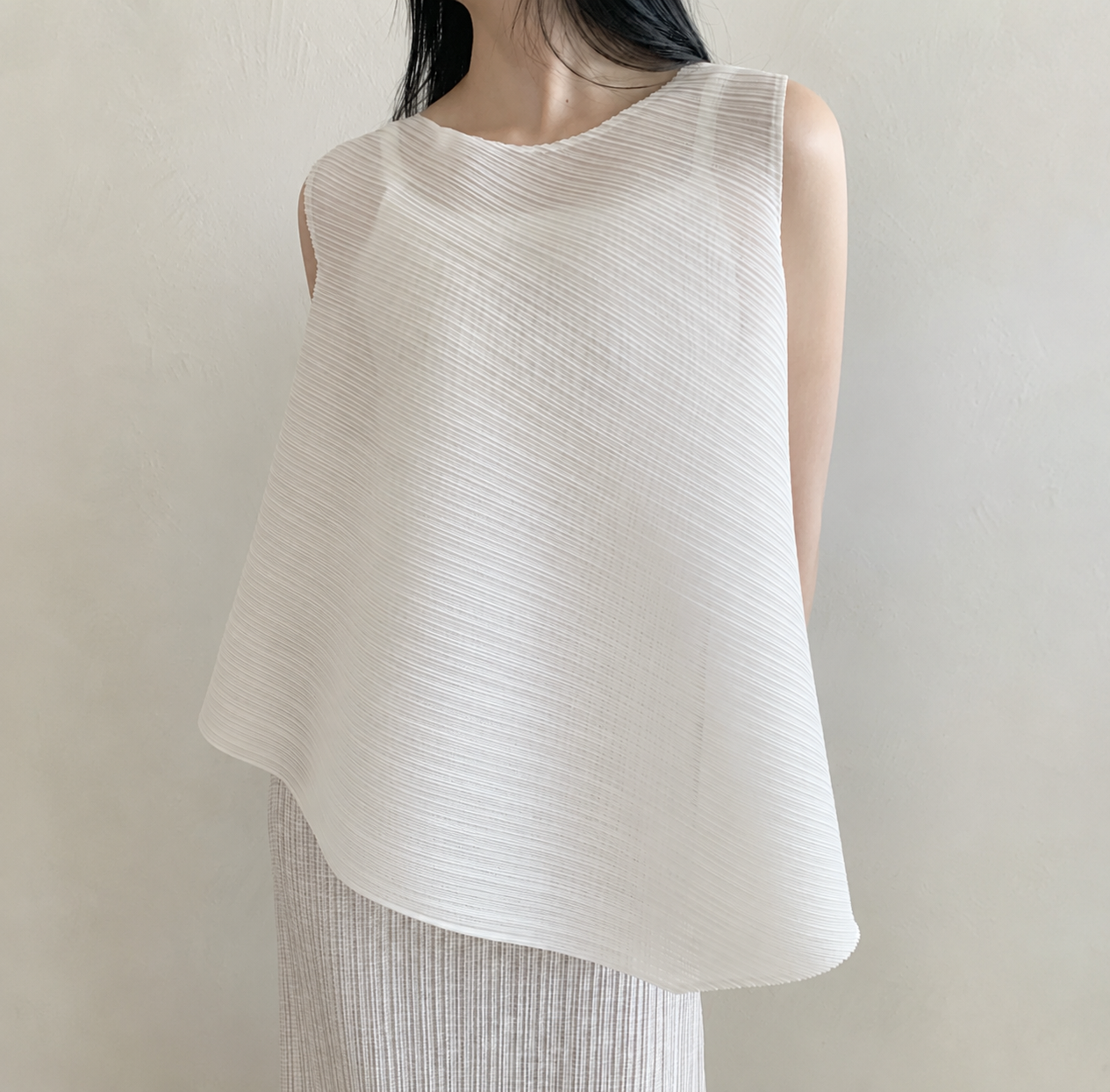 Air-Hole Asymmetrical Pleated Tank Top
