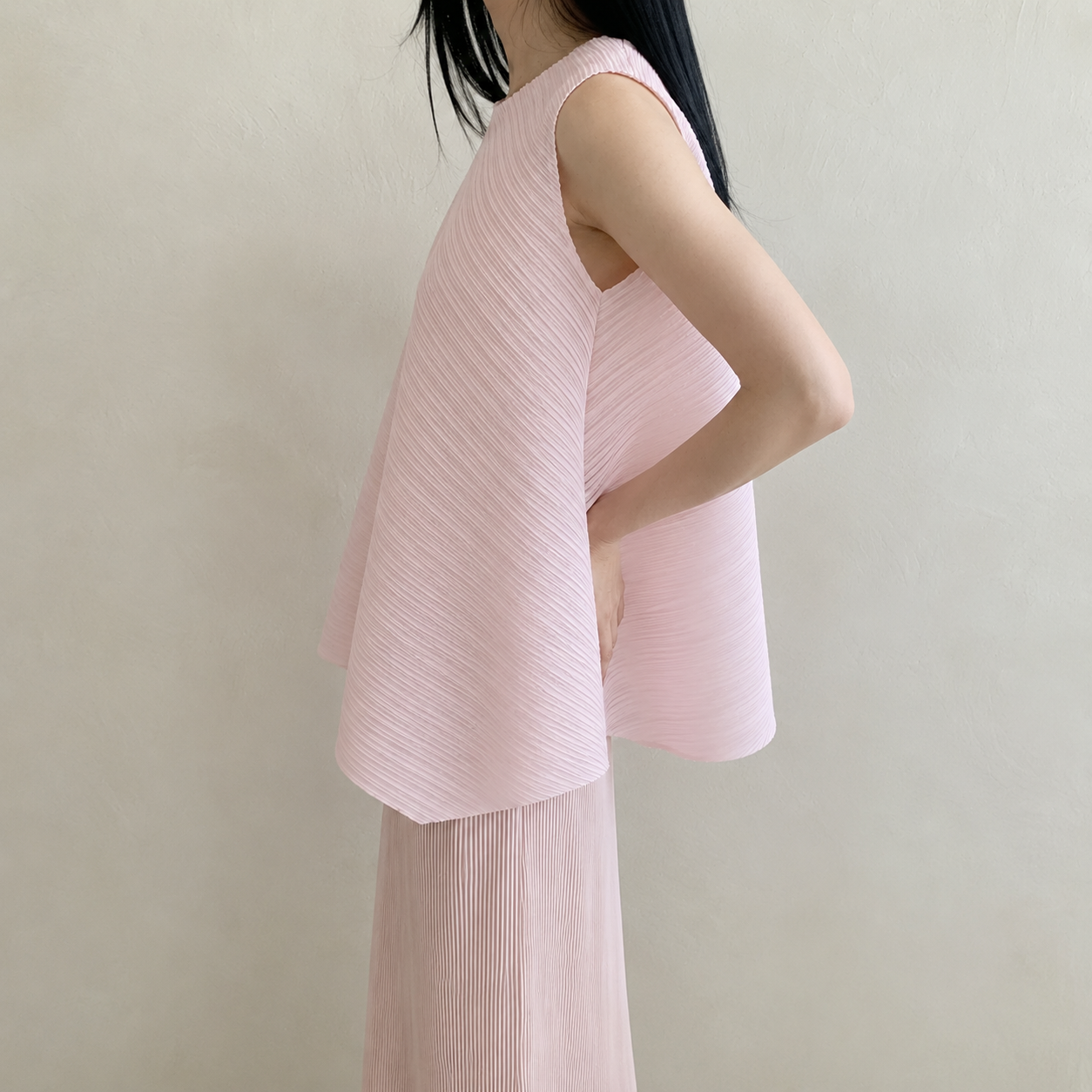Air-Hole Asymmetrical Pleated Tank Top