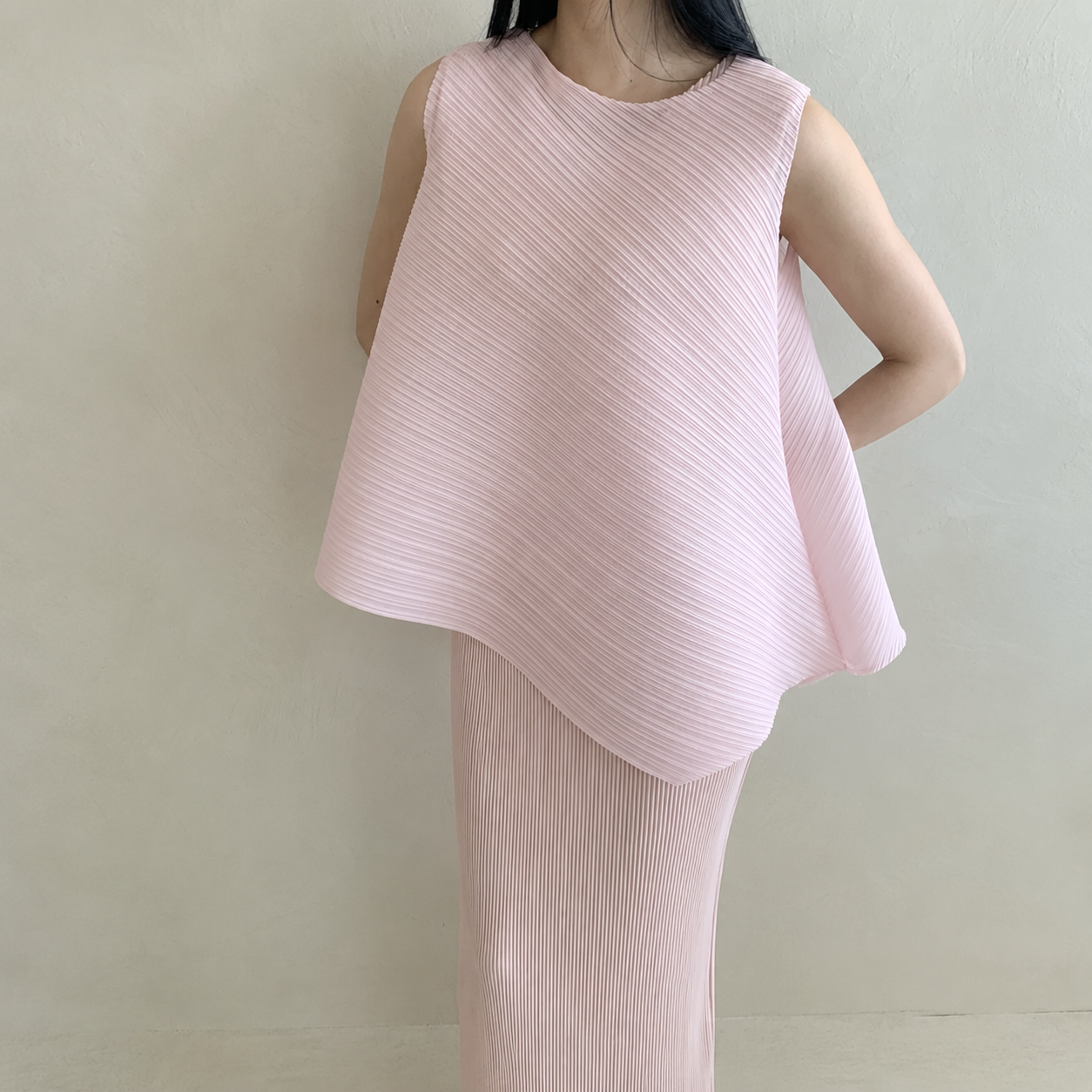 Air-Hole Asymmetrical Pleated Tank Top